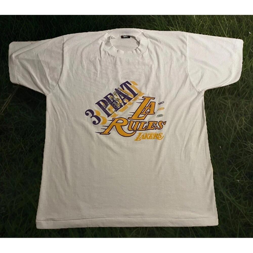 Los Angeles Lakers 3 Peat NBA Retro Basketball Fan T-Shirt